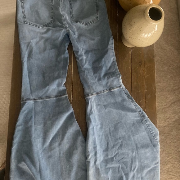 Free People size 27 flared light wash jeans. New with tags. - Picture 5 of 8